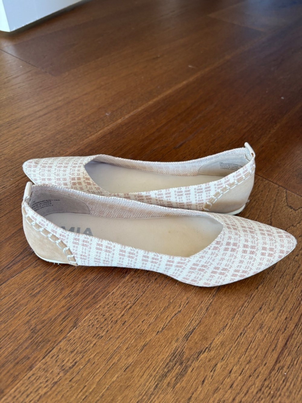 MIA Pointed Toe Flats in Beige Plaid